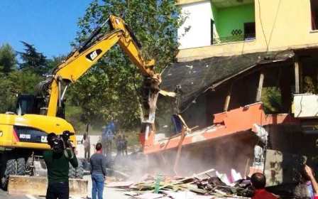 INUK vazhdon prishjen e ndertimeve pa leje ne segmentin rrugor Tirane-Vaqarr